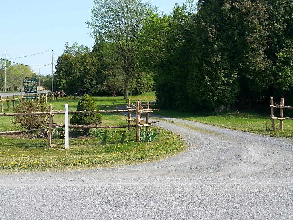 Cedar Drive Inn Crysler Dış mekan fotoğraf
